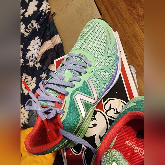 Disney New Balance Special Edition - Picture 10 of 11
